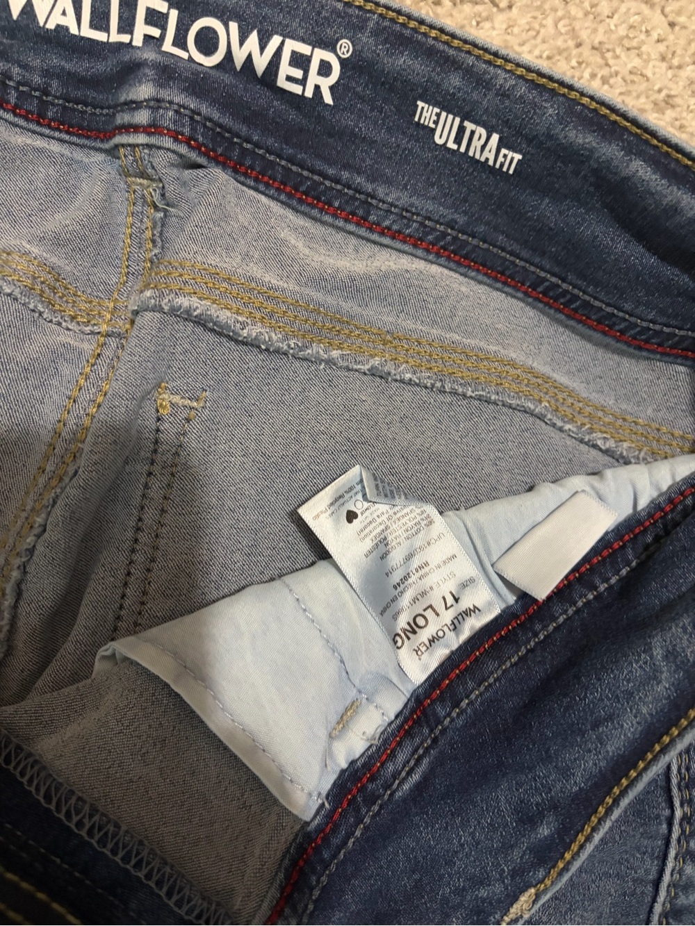 WallFlower The Ultra Fit Skinny Jeans Womens Medium Wash Size 17 Long Stretch - Picture 3 of 7